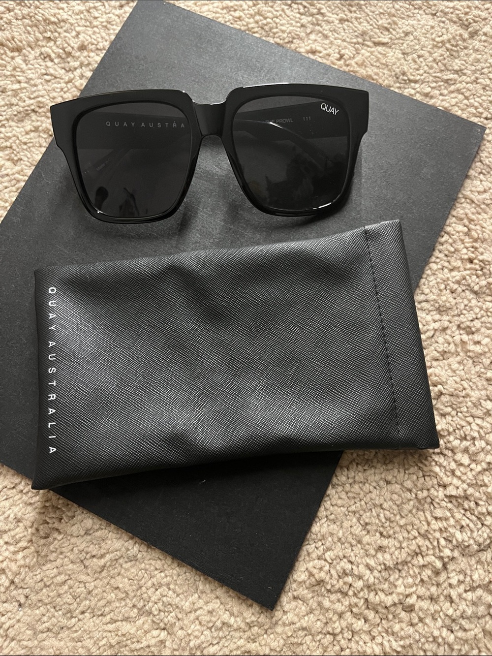 Quay Australia ‘On The Prowl’ | Black Square Sunglasses | Black Glossy Lenses